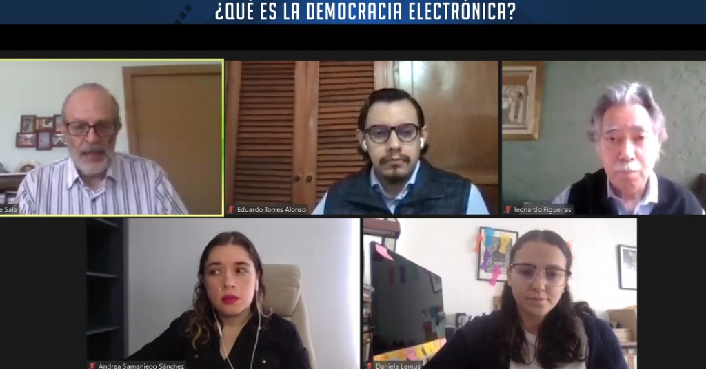 Captura de académicos hablando sobre democracia electrónica