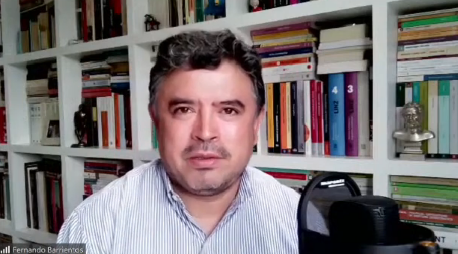 Doctor Fernando Barrientos en conferencia en línea sobre el sistema electoral.