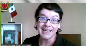 Doctora Cristina Rosas en conferencia sobre desarrollo social.