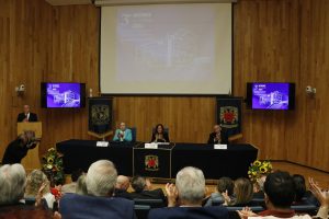 Dra. Patricia Dávila Aranda, Dra. Carola García Calderón, y Dr. José Antonio Murgía. Foto: José Luis Torales