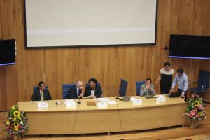 Expositores en la mesa de análisis "La guerra y la paz en las relaciones internacionales". Foto: Erick Morquecho