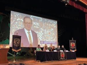 A través de un mensaje, el doctor Leonardo Lomelí Vanegas, rector de la UNAM, da la bienvenida a la generación 2025. Foto: Fabian Mendoza.