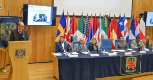 El doctor Alejandro Chanona Burguete, director de la Facultad de Ciencias Políticas y Sociales, presidió la ceremonia de bienvenida de los alumnos foráneos.