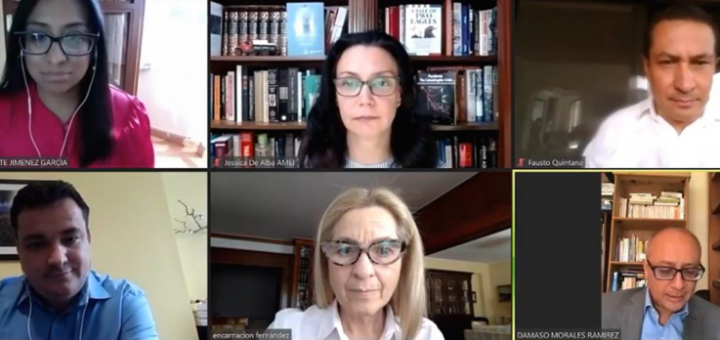 Académicos en conferencia en línea discutiendo la responsabilidad de proteger.