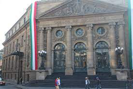 Fachada de Cámara de Diputados en Ciudad de México