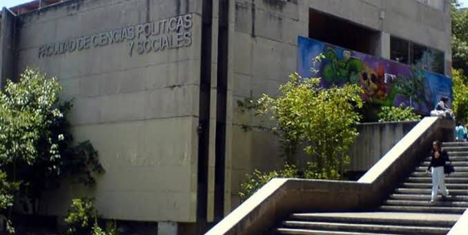 Fachada de la facultad de ciencias políticas y sociales