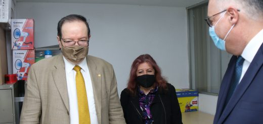 Doctor Leonardo Lomelí Vanegas, secretario general de la UNAM y la doctora Carola García Calderón, directora de la FCPyS