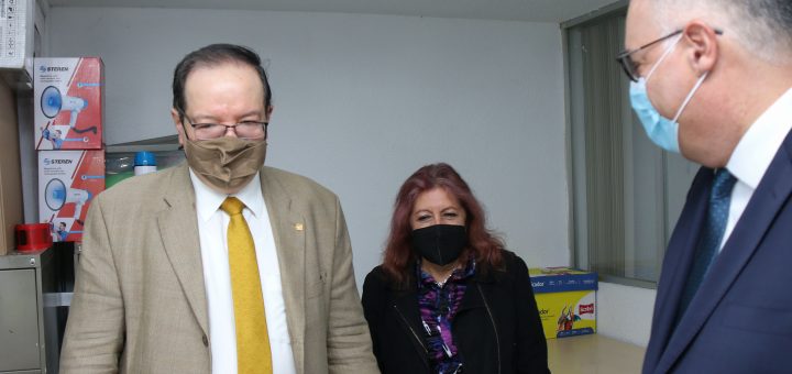 Doctor Leonardo Lomelí Vanegas, secretario general de la UNAM y la doctora Carola García Calderón, directora de la FCPyS