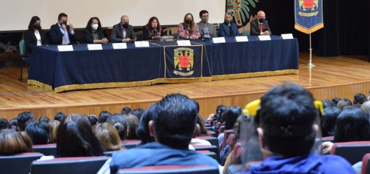 Autoridades de la FCPyS dan la bienvenida a los estudiantes del SUAyED
